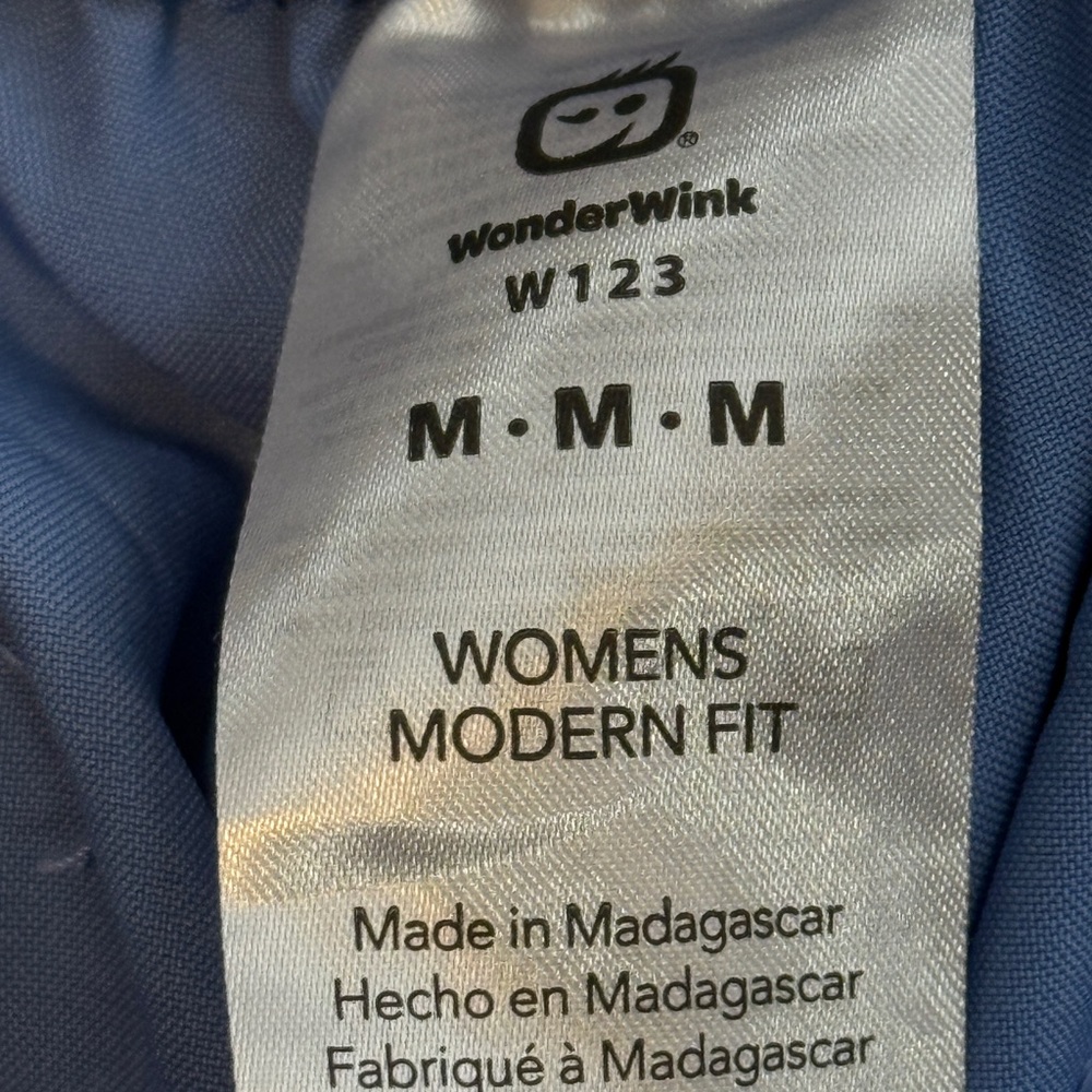 WonderWink Women's Modern Fit Scrub Set. Size Medium Ceil Blue - Picture 2 of 4